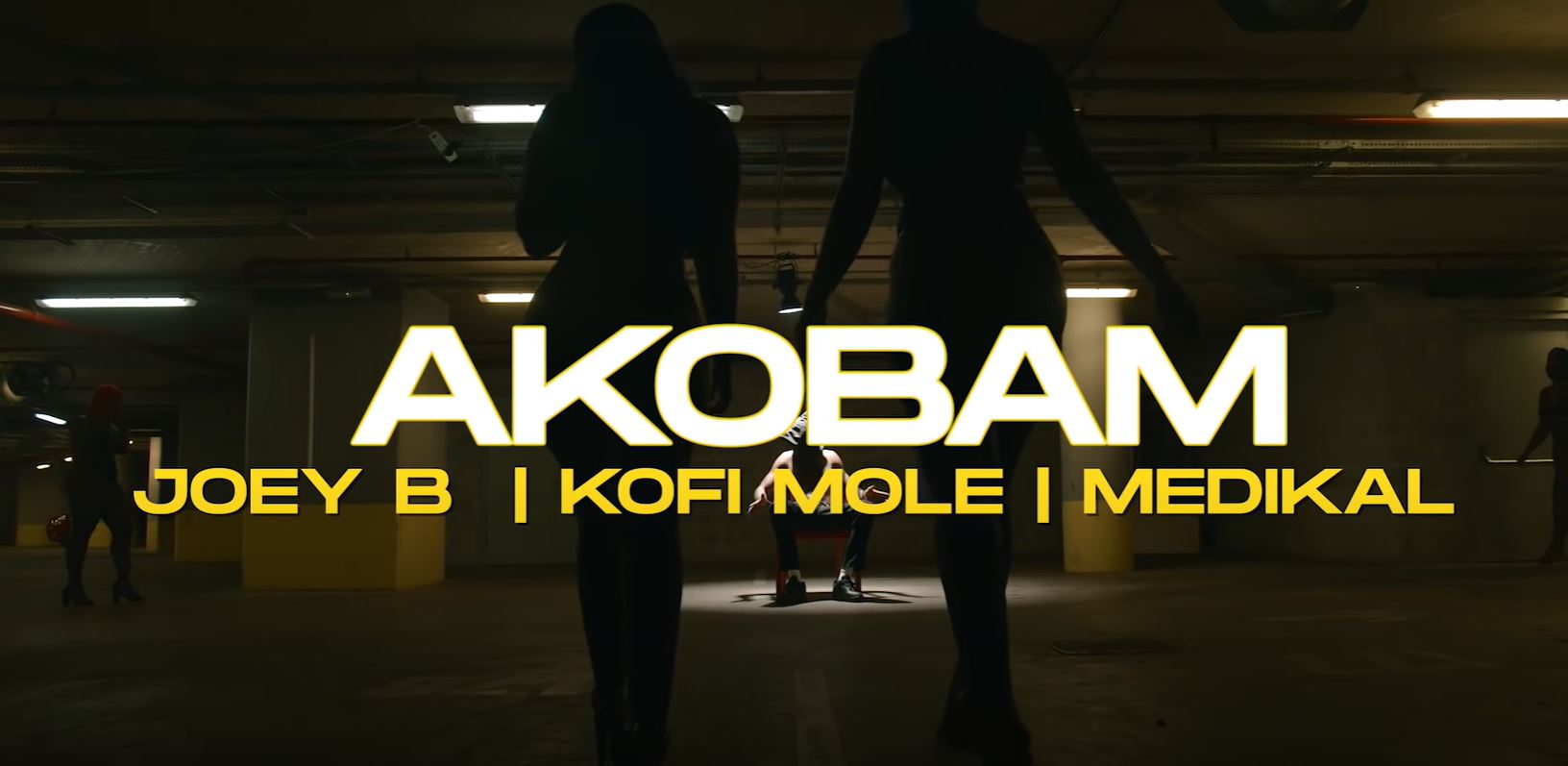 Joey B feat. Kofi Mole and Medikal – Akobam
