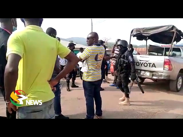Police arrest cab full of machomen in Fomena