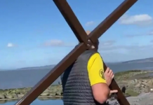 Tyson Fury, brother, dad carry cross to the beach in celebration of Easter