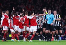 Leaders Arsenal held by Newcastle, Man United win again