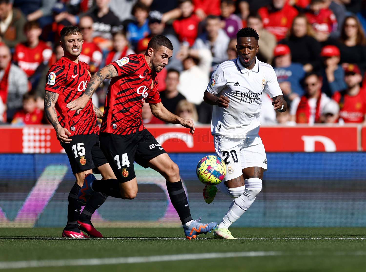 Mallorca stun Real Madrid; lose ground in title bid