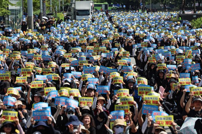 South Korean teachers protest suicide deaths linked to parent bullying